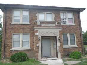 4239 Alter Rd in Detroit, MI - Foto de edificio - Building Photo