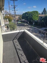 8551 Holloway Dr in West Hollywood, CA - Building Photo - Building Photo