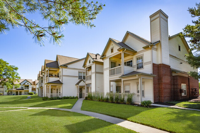 Sanctuary at Fishers in Fishers, IN - Foto de edificio - Building Photo