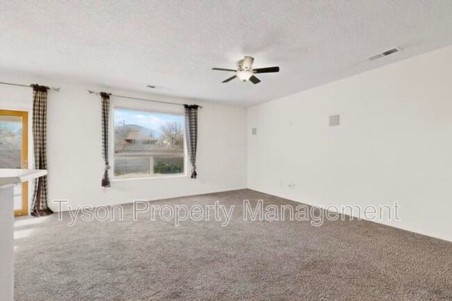 10309 Longmont Pl NW in Albuquerque, NM - Building Photo - Building Photo
