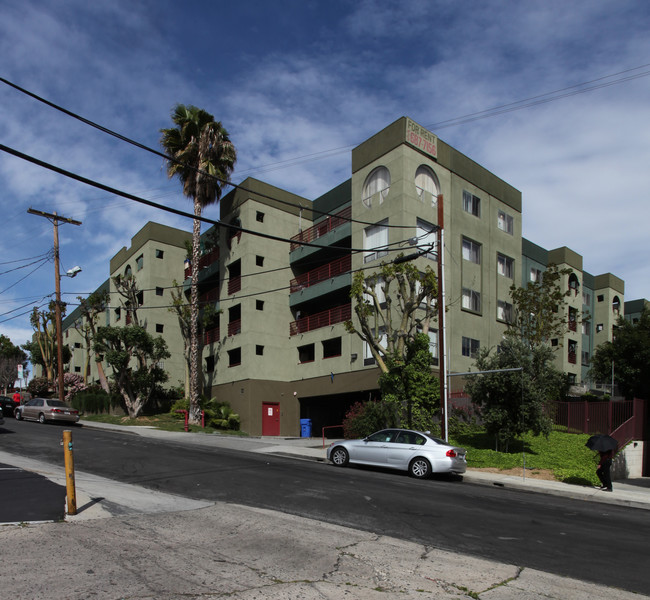 Hillside Villa Apartments in Los Angeles, CA - Building Photo - Building Photo