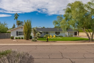 5214 N 43RD PL in Phoenix, AZ - Building Photo