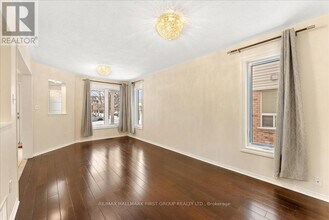 34 Inlet Bay Dr in Whitby, ON - Building Photo - Building Photo