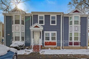 1102 Palmerton Dr in Newport News, VA - Building Photo