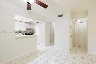 6530 Lake Patricia Dr, Unit E25 in Miami Lakes, FL - Building Photo - Building Photo