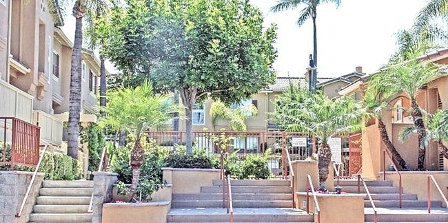 property at 317 W Summerfield Cir