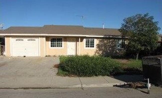 property at 1090 Pinnacles Ave