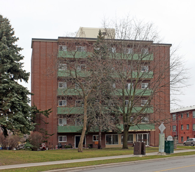 The Royale in Oshawa, ON - Building Photo - Building Photo