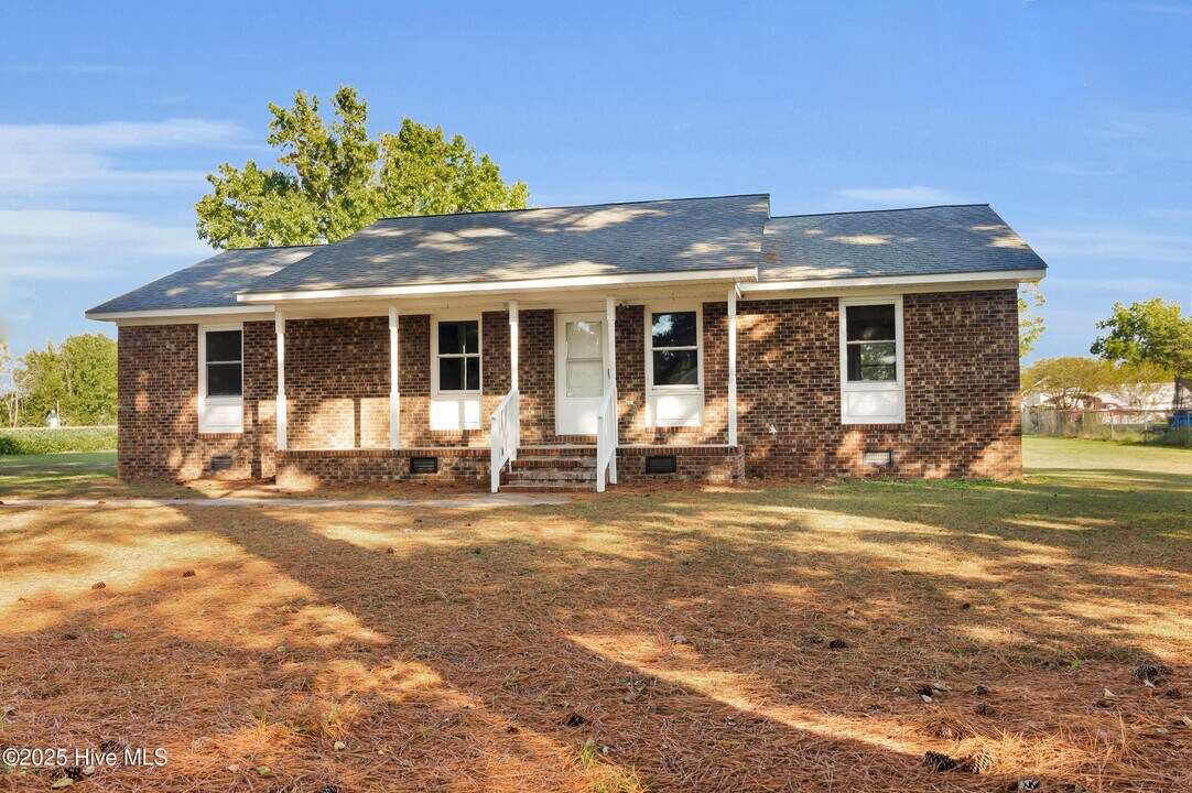 209 McCoy Ave in Cove City, NC - Building Photo