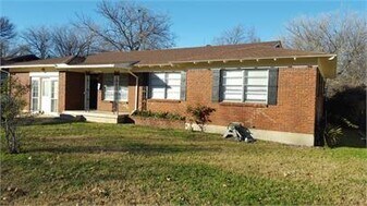 5229 McQuade St in Haltom City, TX - Building Photo