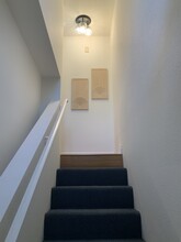 355 N Maple St, Unit 242 in Burbank, CA - Foto de edificio - Building Photo