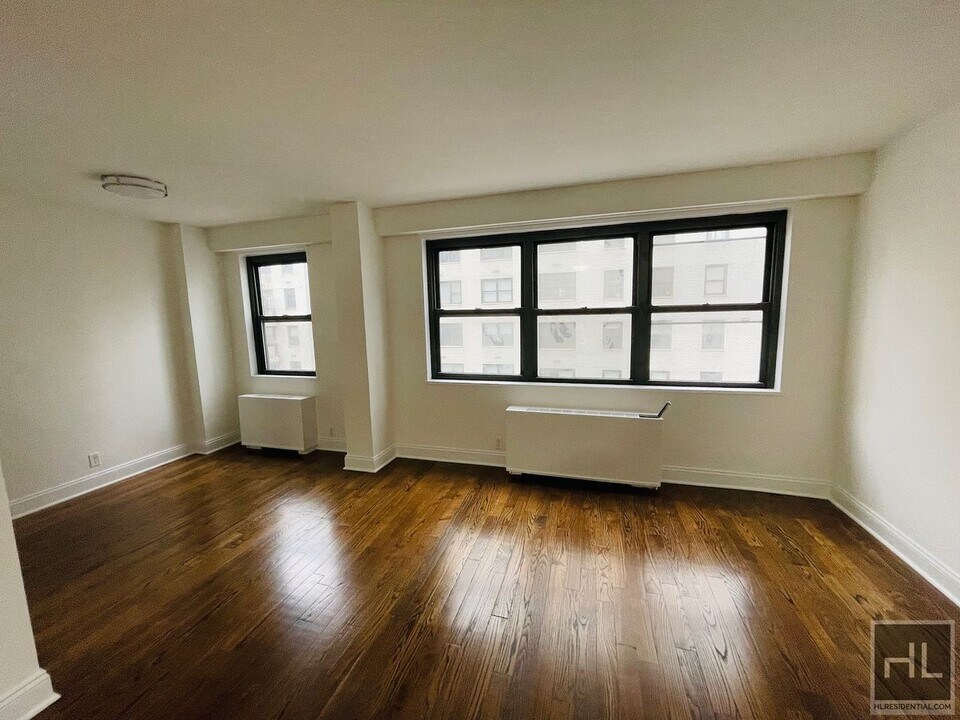 E 88th St, Unit 12C in New York, NY - Building Photo