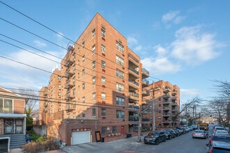 New Haven Towers in Far Rockaway, NY - Building Photo - Building Photo