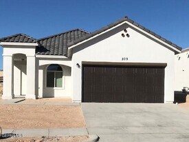 809 Chillington Rd in Horizon City, TX - Building Photo