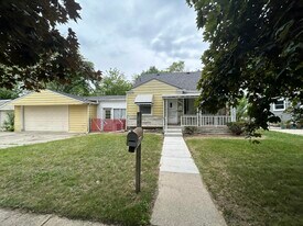 20501 Wakenden St in Redford Township, MI - Building Photo