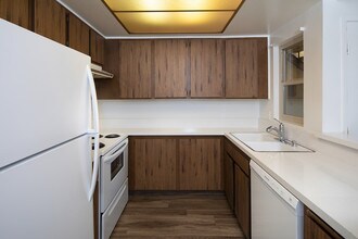 6046 Rancho Mission Rd in San Diego, CA - Building Photo - Building Photo