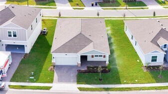 4032 Redbridge Lp in Davenport, FL - Building Photo