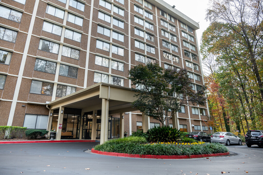 Smyrna Tower Apartments in Smyrna, GA - Building Photo