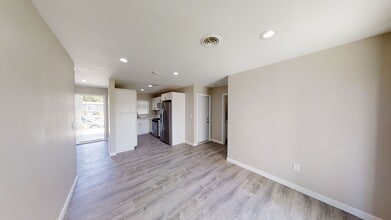 5260 Tipton St in San Diego, CA - Building Photo - Building Photo