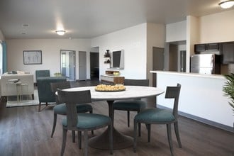 Radford Modern Living in Oshkosh, WI - Foto de edificio - Building Photo