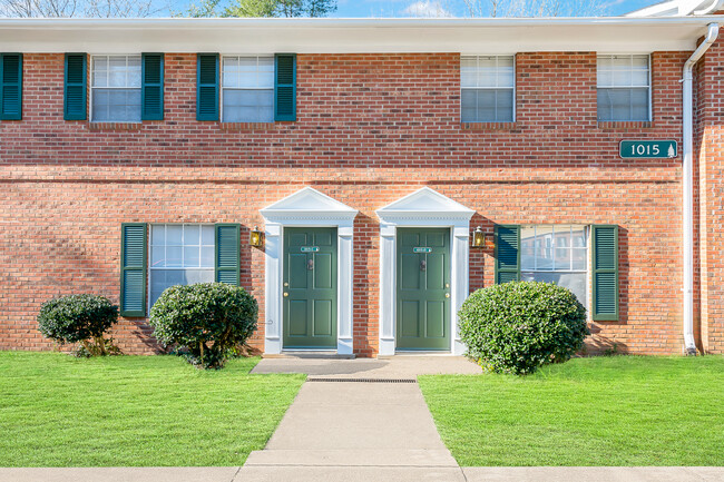 Cedar Hills Apartments & Townhomes in Lenoir, NC - Building Photo - Building Photo