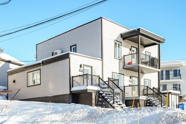 2645 Du Petit-Village Ch in Québec, QC - Building Photo - Building Photo