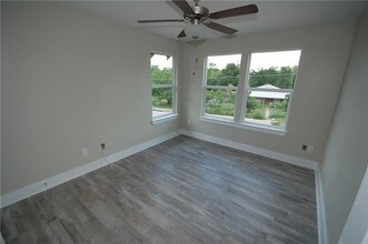 Spring Street Townhomes in Round Rock, TX - Building Photo - Building Photo