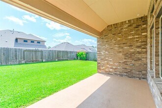 18222 Sunniberg Ct in Houston, TX - Foto de edificio - Building Photo