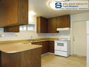 340-344 El Rio Ct in Ukiah, CA - Building Photo - Building Photo