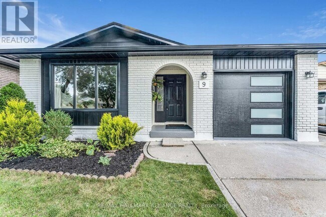 9 Piper Pl in Hamilton, ON - Building Photo - Building Photo