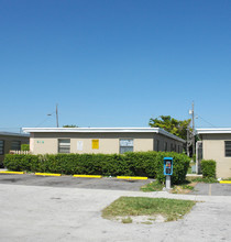 212-220 NW 3rd St in Hallandale Beach, FL - Building Photo - Building Photo