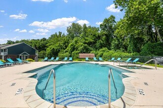 Willowbend in Town and Country, MO - Building Photo - Building Photo