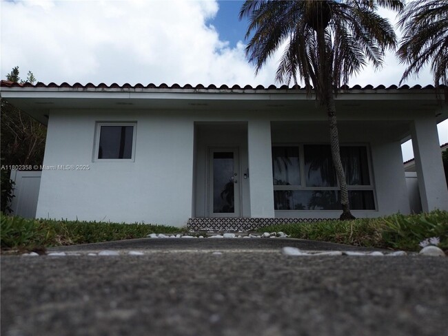 property at 1439 Hollywood Blvd