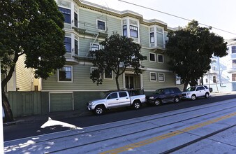 545 Duboce Ave in San Francisco, CA - Foto de edificio - Building Photo