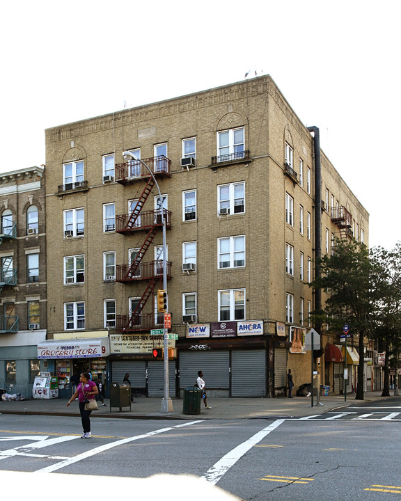 757 E 169th St in Bronx, NY - Foto de edificio