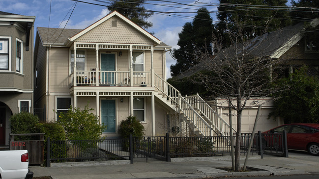 5876 Vallejo St in Emeryville, CA - Building Photo - Building Photo