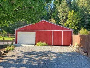 270 N Bank Rd in Pinehurst, ID - Building Photo - Building Photo