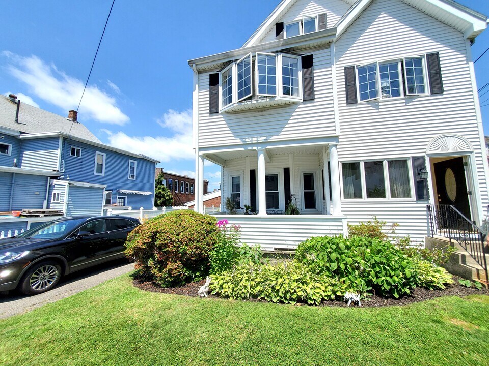 85 Main St, Unit 1 in Malden, MA - Building Photo