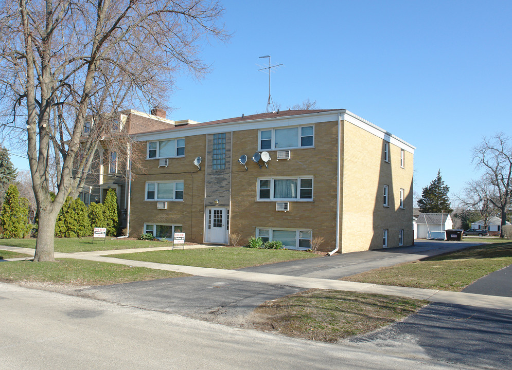 312 E Washington St in Marengo, IL - Building Photo