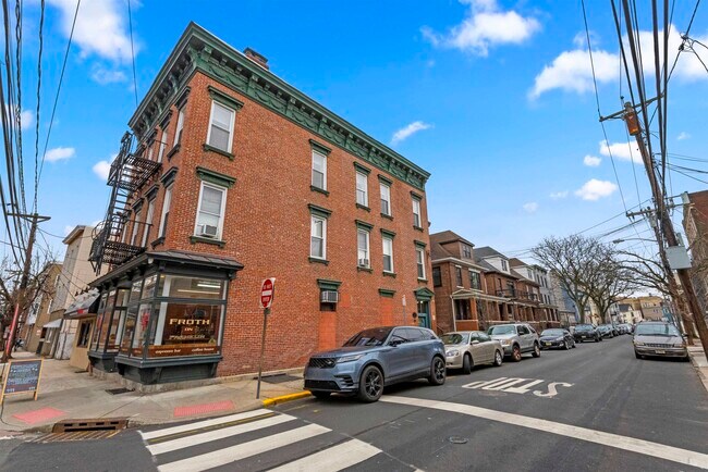 38 Sherman Ave in Jersey City, NJ - Building Photo - Building Photo