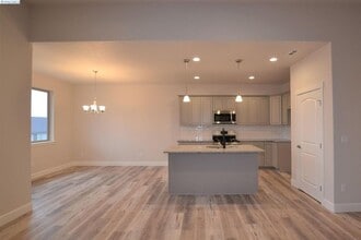 8016 Babine Dr in Pasco, WA - Building Photo - Building Photo