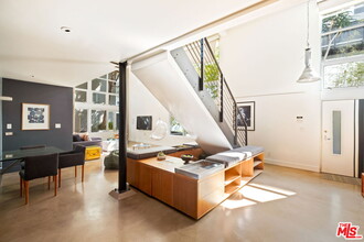 1037 Laurel Ave in West Hollywood, CA - Building Photo - Building Photo