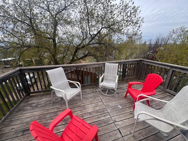 property at 1612 E 6th St