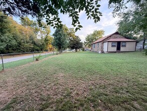 410 W Seneca St in Tahlequah, OK - Building Photo - Building Photo