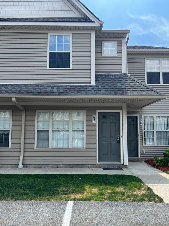 557 Gregory Ct, Unit 557 Gregory Ct in Highland, NY - Building Photo