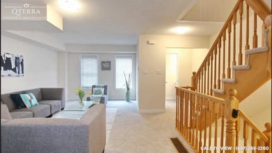 2280 Baronwood Dr in Oakville, ON - Building Photo - Building Photo