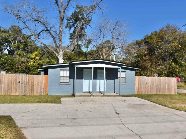 property at 722 W 6th Ave