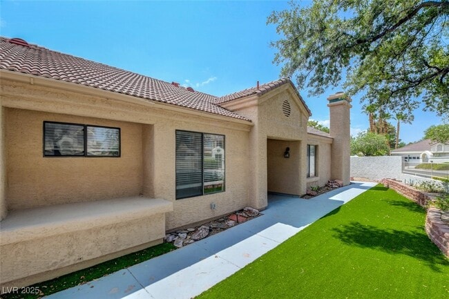 5257 Crooked Valley Dr in Las Vegas, NV - Building Photo - Building Photo
