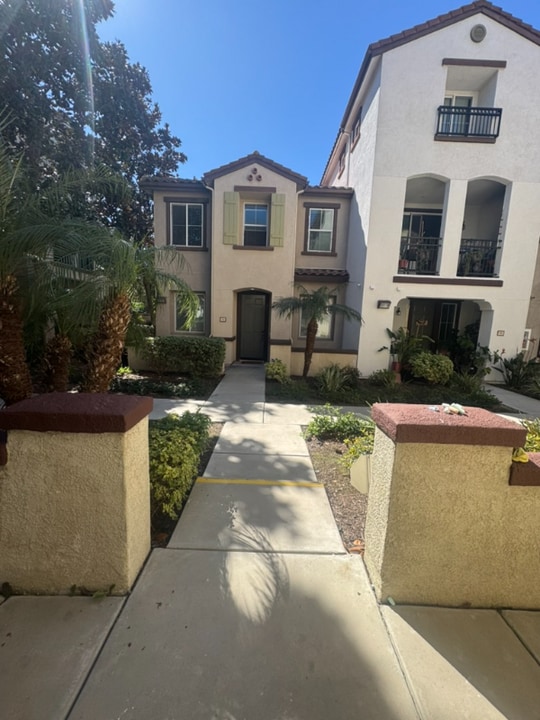 1321 Caminito Montarosa in Chula Vista, CA - Building Photo