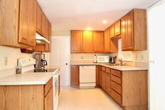 15 W Town St in Lebanon, CT - Building Photo - Building Photo